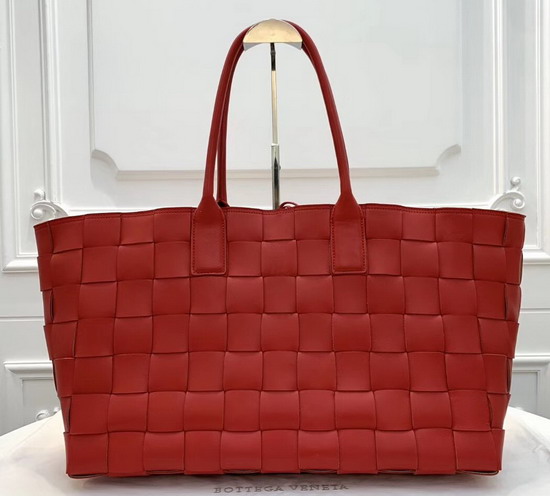 Bottega Veneta Medium Tote Bag in Red Maxi Intreccio