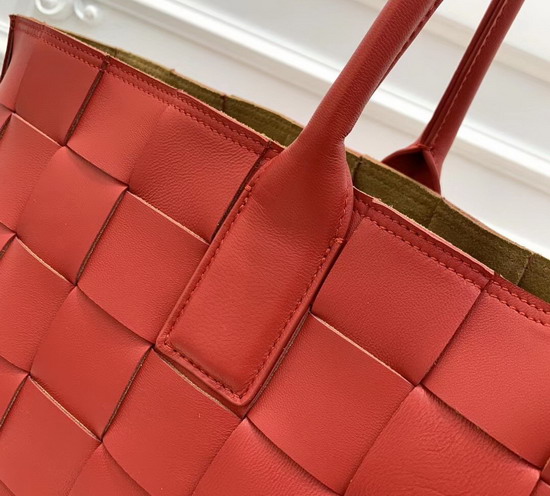 Bottega Veneta Medium Tote Bag in Red Maxi Intreccio