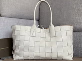 Bottega Veneta Medium Tote in Bianco Maxi Intreccio