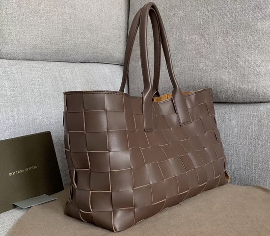 Bottega Veneta Medium Tote in Fondente Maxi Intreccio