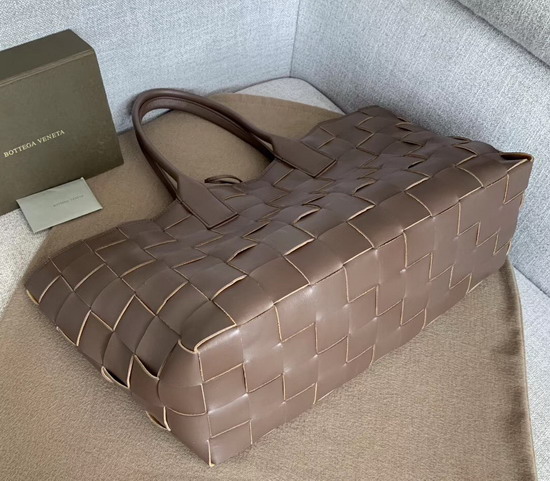 Bottega Veneta Medium Tote in Fondente Maxi Intreccio