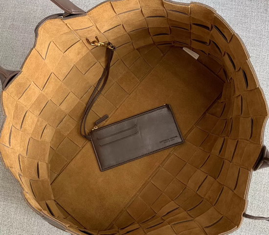 Bottega Veneta Medium Tote in Fondente Maxi Intreccio