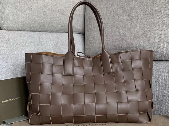 Bottega Veneta Medium Tote in Fondente Maxi Intreccio