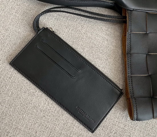 Bottega Veneta Medium Tote in Nero Maxi Intreccio