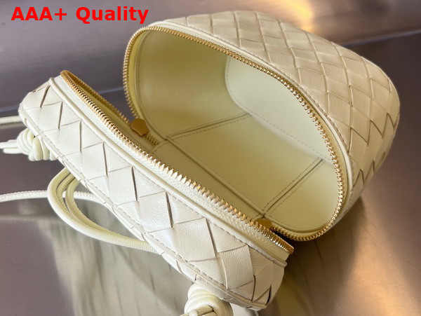 Bottega Veneta Mini Intrecciato Vanity Case in Ice Cream Lambskin Replica