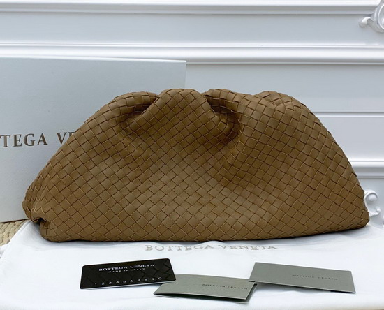 Bottega Veneta Oversize Pouch in Intrecciato Nappa Camel