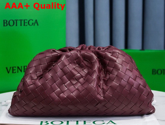 Bottega Veneta Pouch in Bordeaux Intrecciato Leather Replica