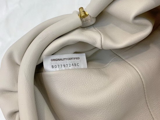 Bottega Veneta Pouch in Butter Calf Leather Mist