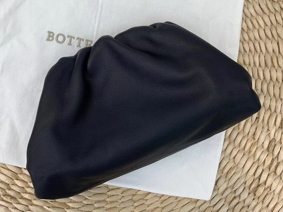 Bottega Veneta Pouch in Butter Calf Leather Nero