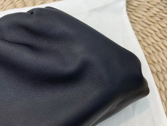 Bottega Veneta Pouch in Butter Calf Leather Nero