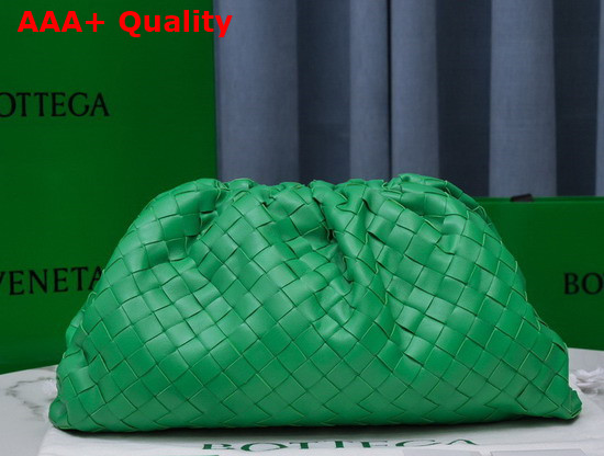 Bottega Veneta Pouch in Green Intrecciato Leather Replica