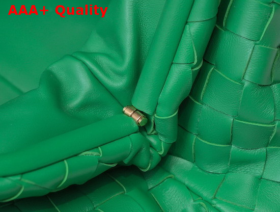 Bottega Veneta Pouch in Green Intrecciato Leather Replica