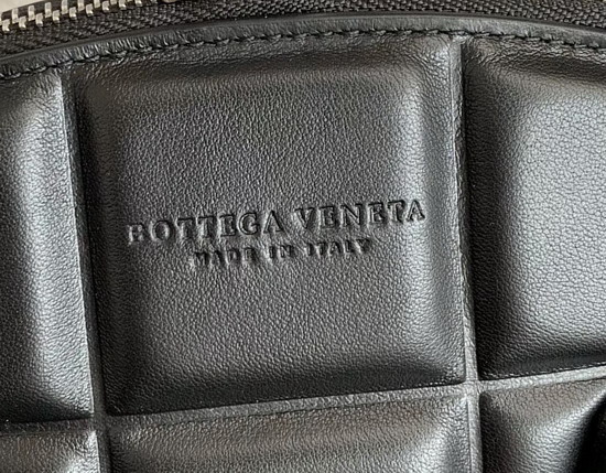 Bottega Veneta Small BV Swoop in Nero Paper Calfskin