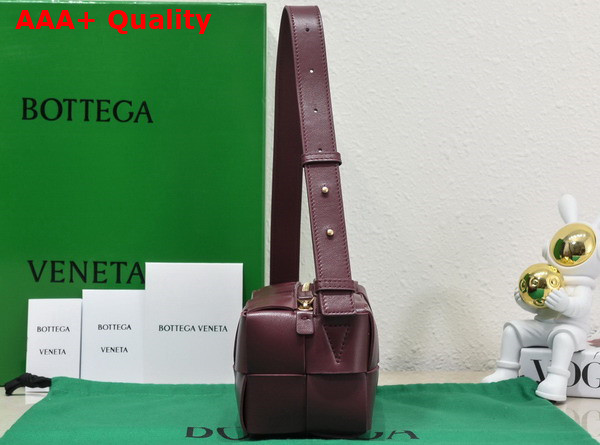 Bottega Veneta Small Brick Cassette Burgundy Intreccio Leather Replica