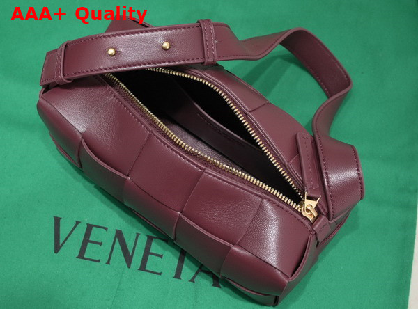 Bottega Veneta Small Brick Cassette Burgundy Intreccio Leather Replica