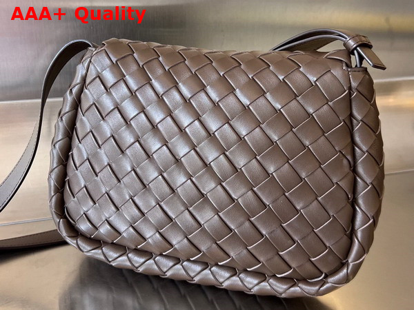 Bottega Veneta Small Cobble Messenger Bag in Light Brown Padded Intrecciato Nappa Leather with Adjustable Strap Replica