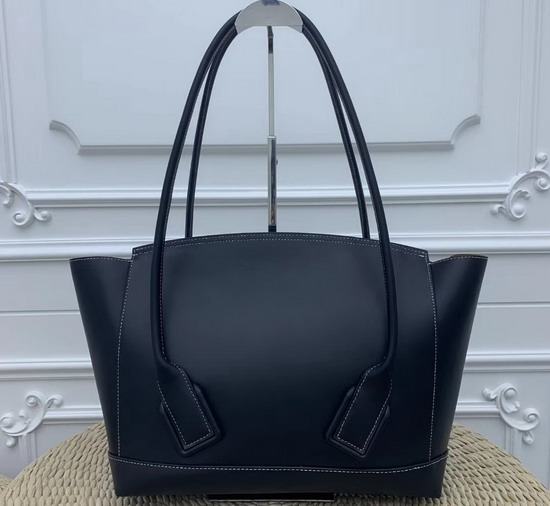 Bottega Veneta The Arco 48 Bag in French Calf Nero