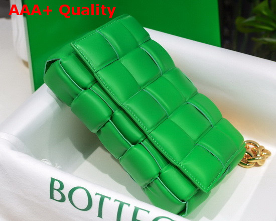 Bottega Veneta The Chain Cassette in Grass Maxi Intrecciato Nappa Leather Replica