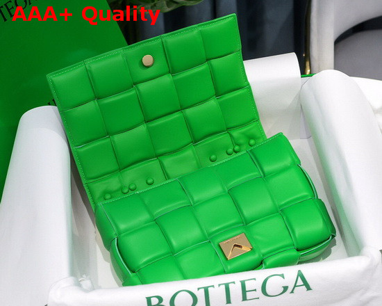 Bottega Veneta The Chain Cassette in Grass Maxi Intrecciato Nappa Leather Replica