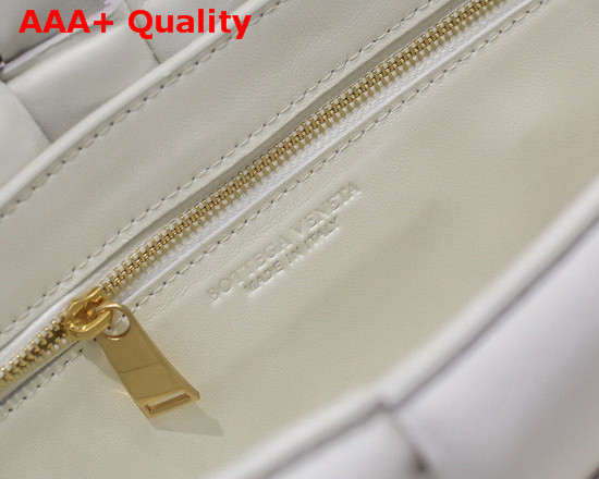 Bottega Veneta The Chain Cassette in White Maxi Intrecciato Nappa Leather Replica