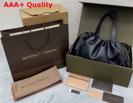 Bottega Veneta The Medium Bulb in Black Nappa Leather Replica