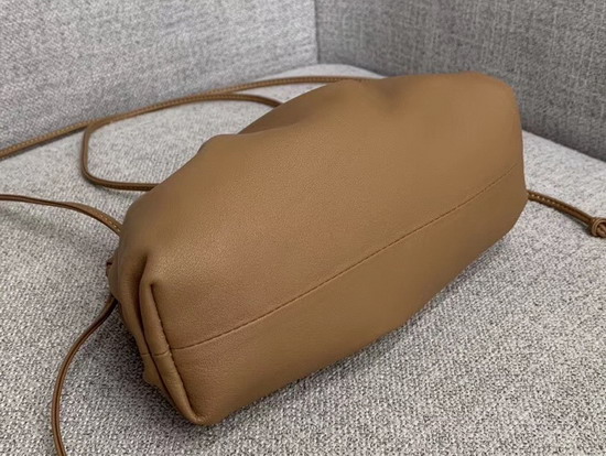 Bottega Veneta The Pouch 20 in Butter Calf Cammello