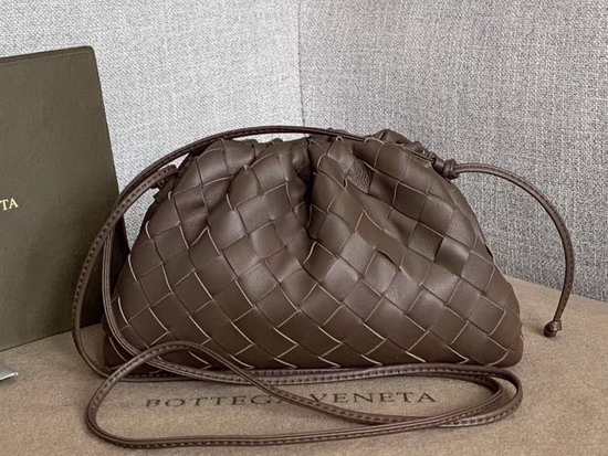 Bottega Veneta The Pouch 20 in Chocolate Maxi Woven Leather