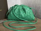 Bottega Veneta The Pouch 20 in Maxi Intreccio Green