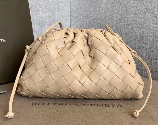 Bottega Veneta The Pouch 20 in Nude Maxi Woven Leather