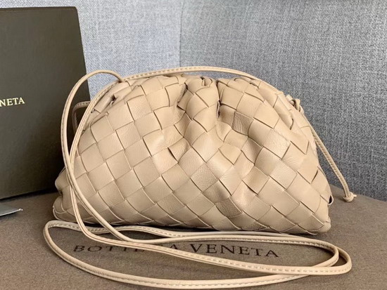 Bottega Veneta The Pouch 20 in Nude Maxi Woven Leather