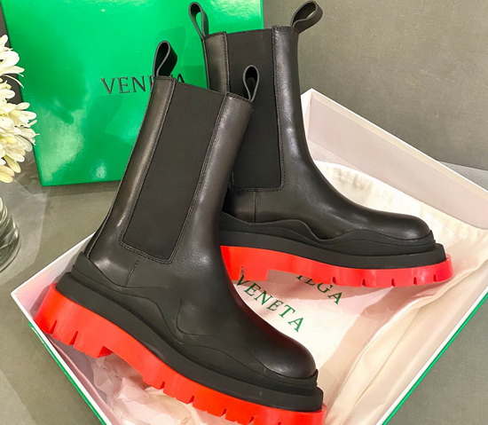 Bottega Veneta The Tire Boots Black Bright Red Vegetable Tanned Calf Leather Upper Rubber Stamped Outsole with Opaque Texture Replica