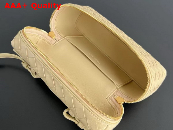 Bottega Veneta Vanity Case On Strap Beige Intrecciato Leather Replica