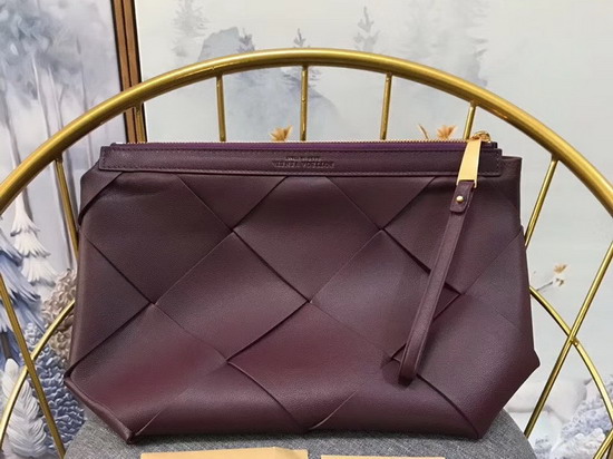 Bottega Veneta Zipped Pouch in Maxi Intreccio Bordeaux