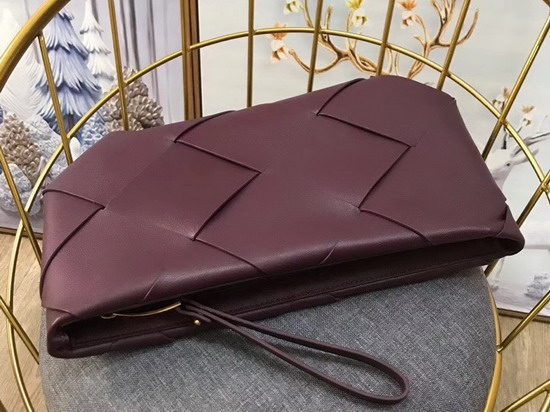 Bottega Veneta Zipped Pouch in Maxi Intreccio Bordeaux