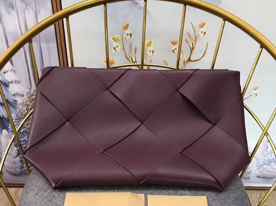 Bottega Veneta Zipped Pouch in Maxi Intreccio Bordeaux