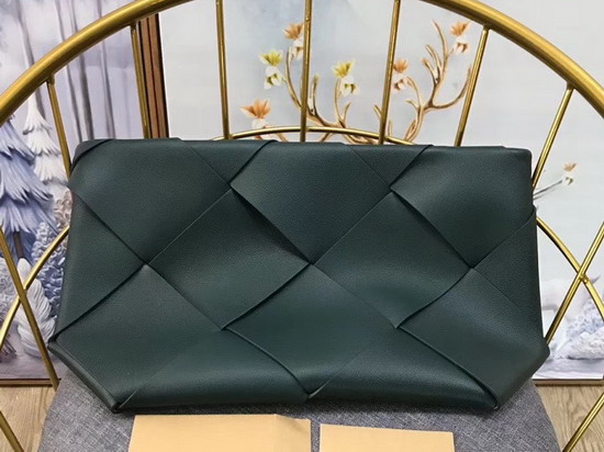 Bottega Veneta Zipped Pouch in Maxi Intreccio Green