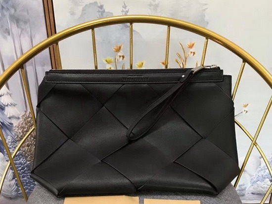 Bottega Veneta Zipped Pouch in Maxi Intreccio Nero