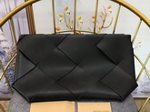 Bottega Veneta Zipped Pouch in Maxi Intreccio Nero