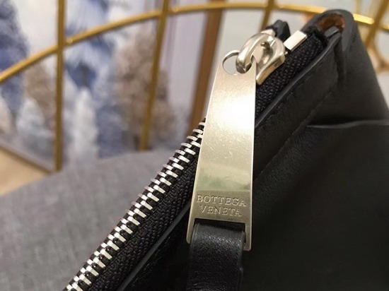 Bottega Veneta Zipped Pouch in Maxi Intreccio Nero