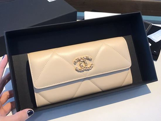 Chanel 19 Flap Wallet in Beige Lambskin AP0953