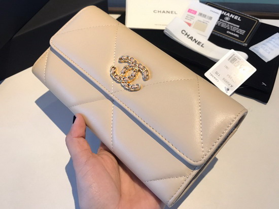 Chanel 19 Flap Wallet in Beige Lambskin AP0953