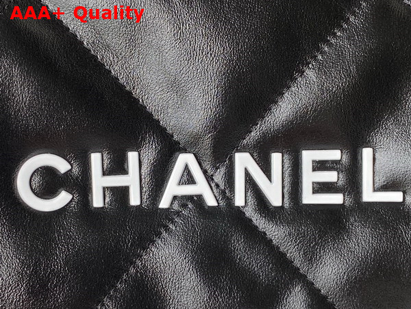 Chanel 22 Handbag in Black Shiny Calfskin Gold Tone Metal AS3261 Replica