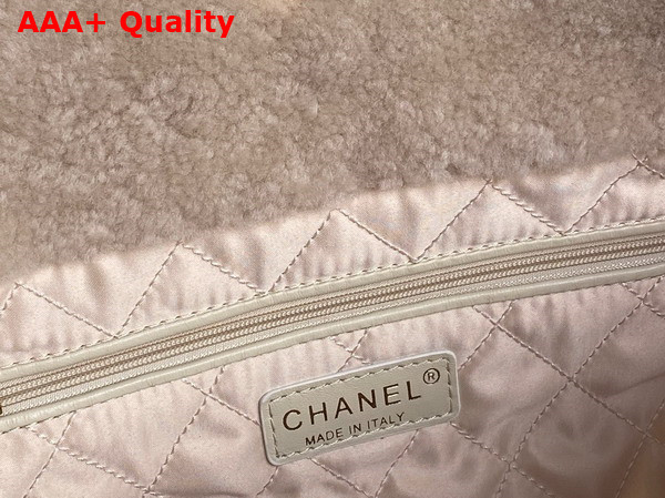 Chanel 22 Handbag in Ecru Shearling Lambskin Gold Tone Metal AS3261 Replica