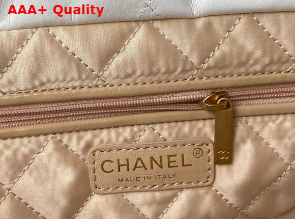 Chanel 22 Handbag in White Shiny Calfskin with Gold Tone Metal AS3261 Replica