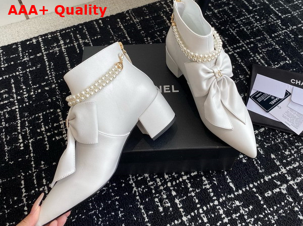 Chanel Ankle Boots in White Lambskin with Imitation Pearls and Leather Bow On The Front Replica