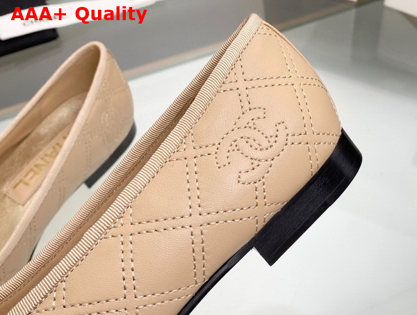 Chanel Ballet Flats in Beige and Black Lambskin and Patent Calfskin G40110 Replica