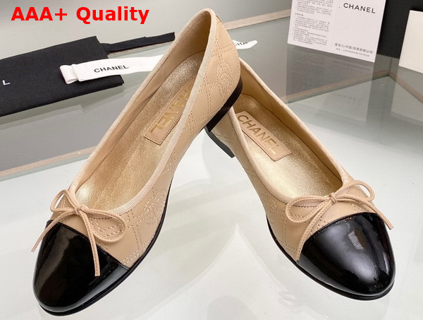 Chanel Ballet Flats in Beige and Black Lambskin and Patent Calfskin G40110 Replica