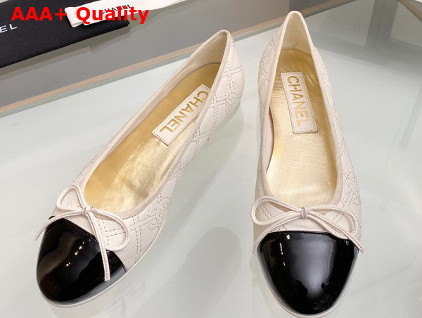 Chanel Ballet Flats in Ivory and Black Lambskin and Patent Calfskin G40110 Replica