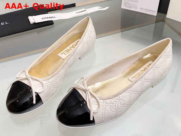 Chanel Ballet Flats in Ivory and Black Lambskin and Patent Calfskin G40110 Replica