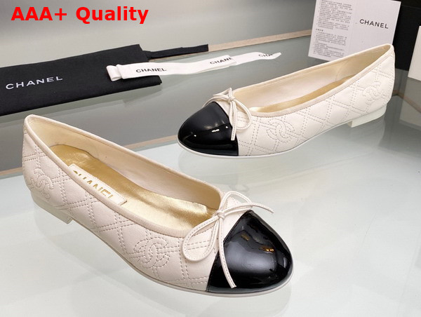 Chanel Ballet Flats in Ivory and Black Lambskin and Patent Calfskin G40110 Replica